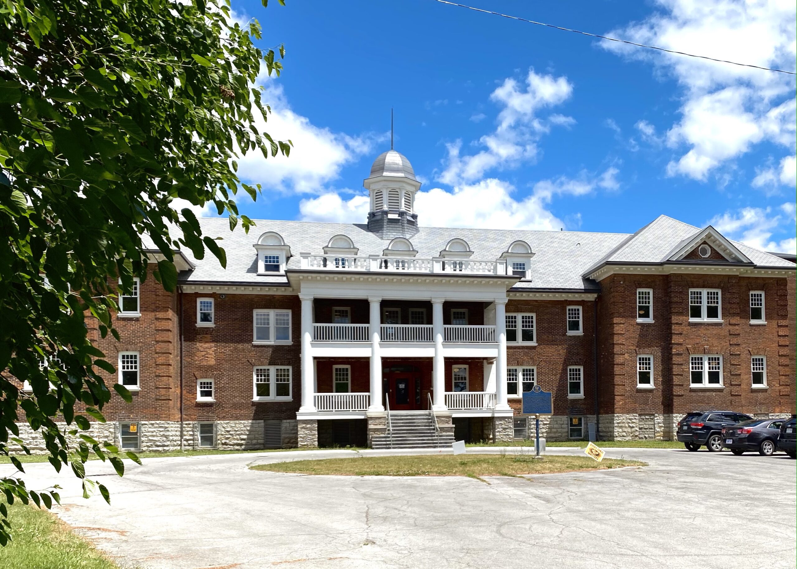 A photo of the Mohawk Institute Residential School in Brantford Ontario