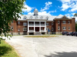 A photo of the Mohawk Institute Residential School building, from the parking lot.